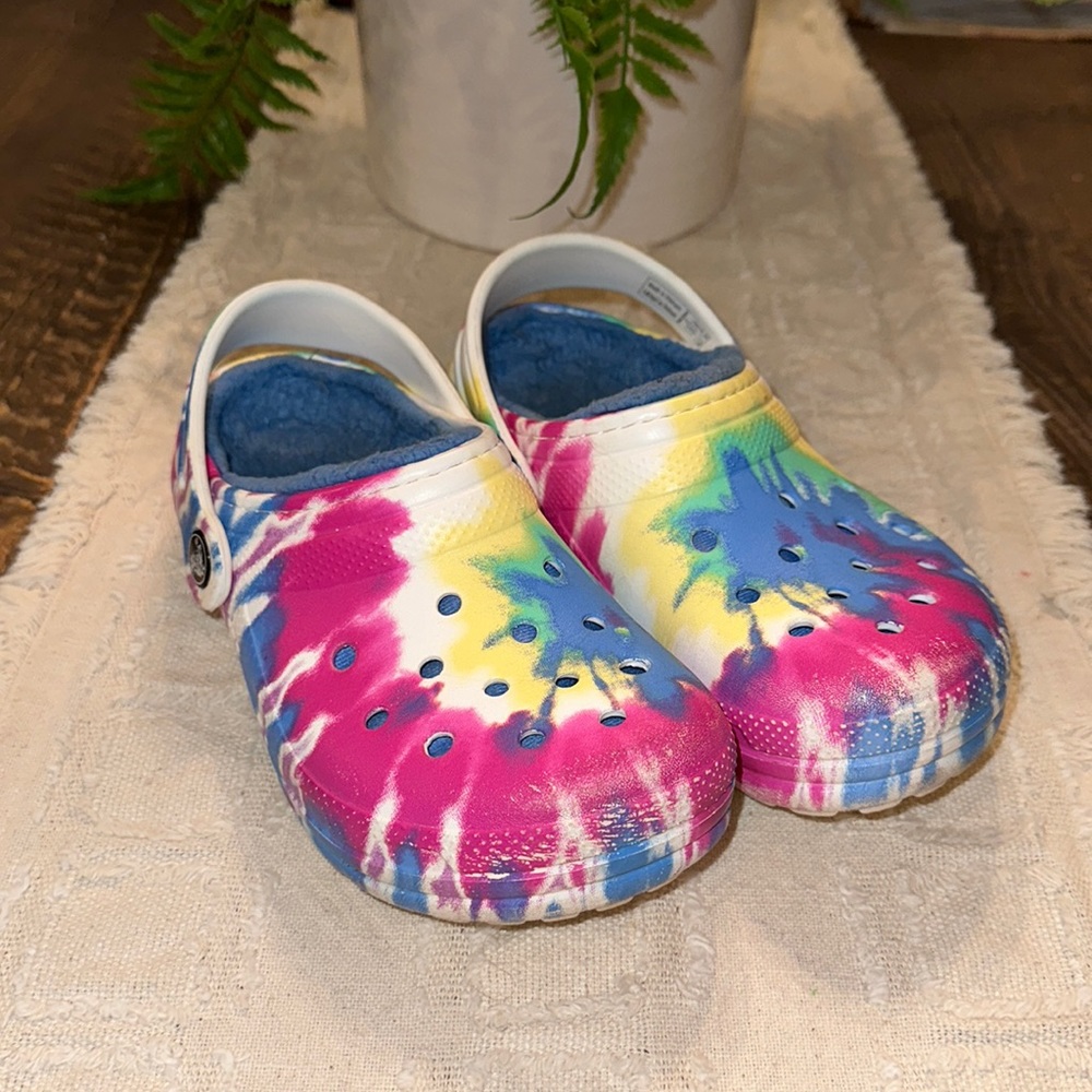 Classic Lined Tie-Dye Clog in Powder Blue/Multi